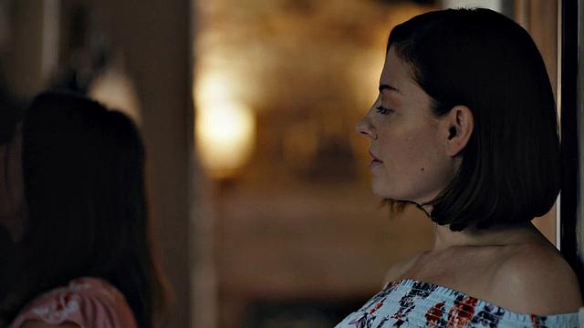 Lesbian milf seducing gf into oral sex before strapon fucking