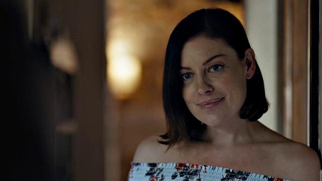 милфа учит подругу минету, потом надевает страпон-кто тут теперь опытная