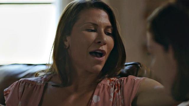 Lesbian milf seducing gf into oral sex before strapon fucking