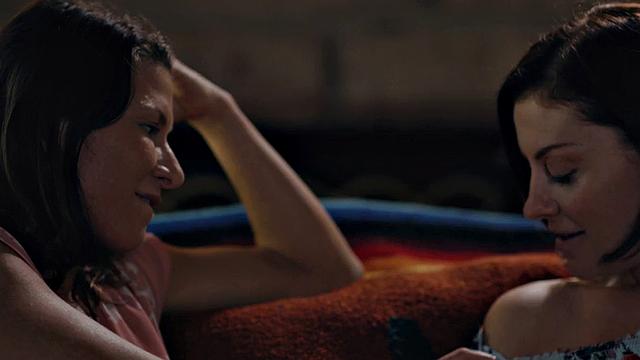 Lesbian milf seducing gf into oral sex before strapon fucking