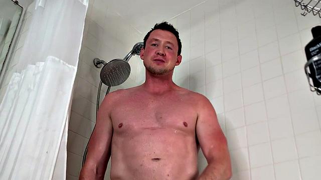 Muscled jock solo jerking while showering