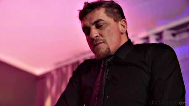 Plump natural tits seduction