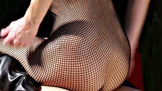 FANTASY MASSAGE - Horny MILF India Summer Sucks Cock In Glory Hole During Massage