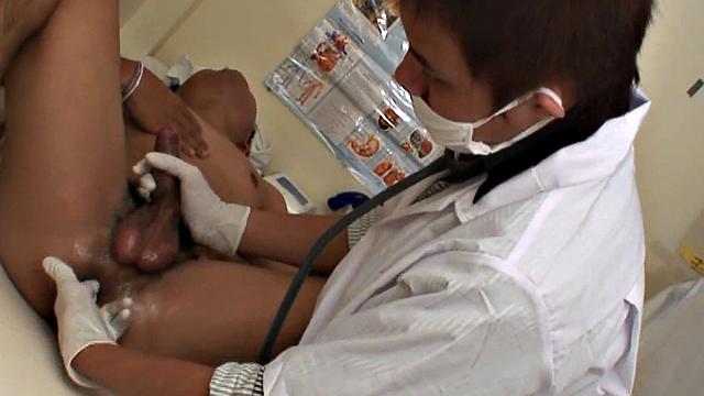 Amateur asian analyzed by resident