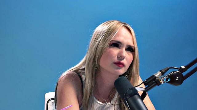 Beauty showing solo sexual desire with two toys