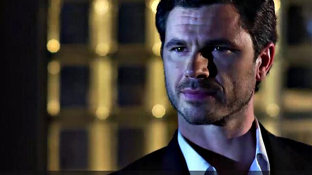 Малена Морган скидывает костюм и шутит про корпоративные развлечения