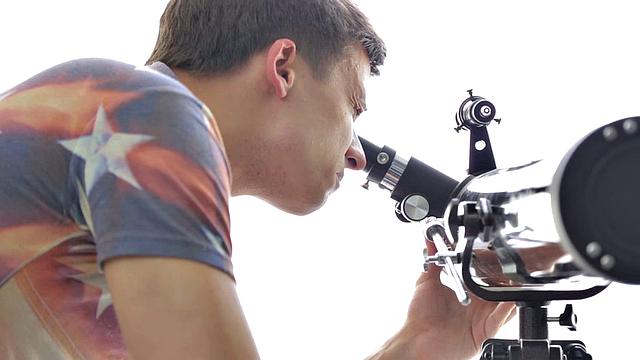 страстная брюнетка тащится от куни и жёсткого траха