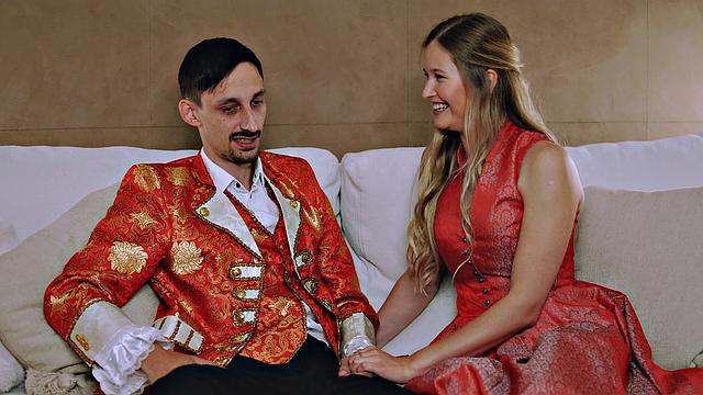 Bronze Goddess with clean-shaven cootchie in stockings savors sucking cock, joy in full HD porn!