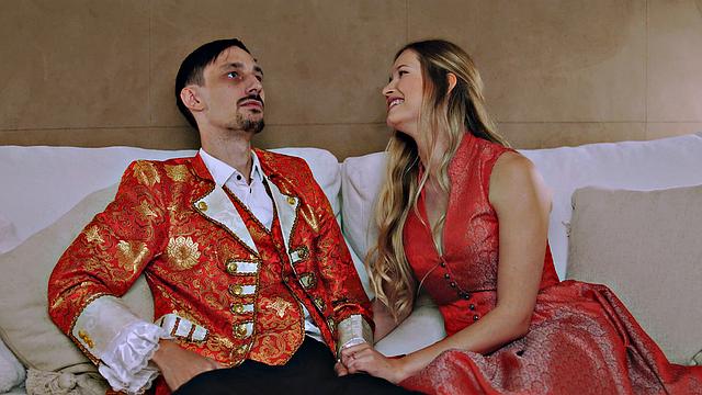 Bronze Goddess with clean-shaven cootchie in stockings savors sucking cock, joy in full HD porn!