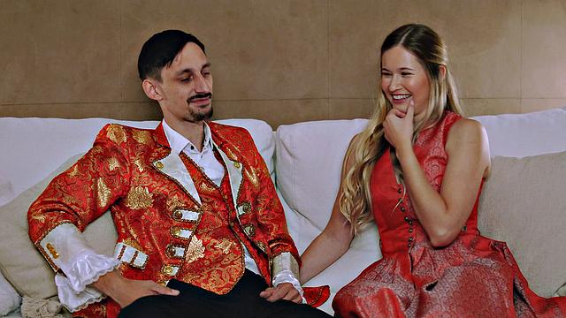 Bronze Goddess with clean-shaven cootchie in stockings savors sucking cock, joy in full HD porn!