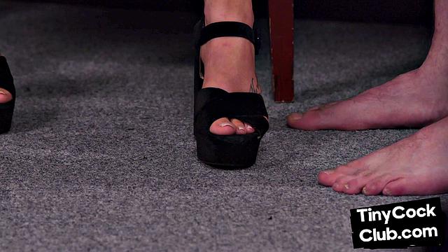 Британка унижает жалкого инцела с микрочленом