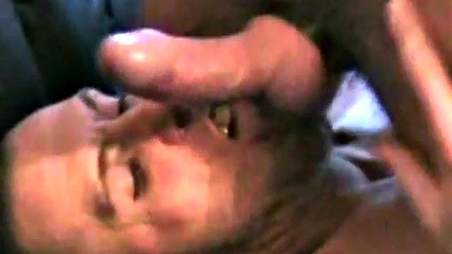 Muscled German barebacks stud in amateur scene