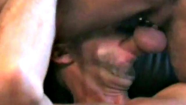 Muscled German barebacks stud in amateur scene