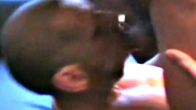 Muscled German barebacks stud in amateur scene