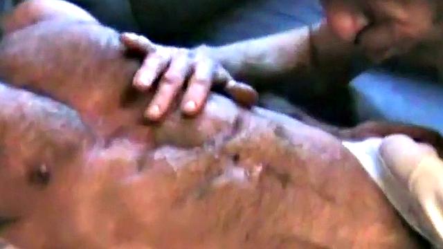 Muscled German barebacks stud in amateur scene