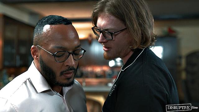 домохранитель пришёл за домом, остался ради накачанного мужа