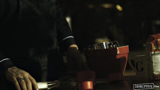 домохранитель пришёл за домом, остался ради накачанного мужа