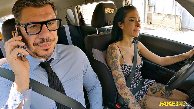 Забудь про жену, трахни Silvia Preslar прямо на капоте машины!