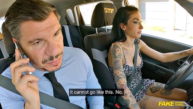 Забудь про жену, трахни Silvia Preslar прямо на капоте машины!