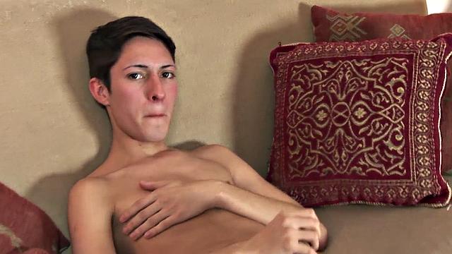 Amateur gaydaddy POV fucks Latin twink who toys his ass