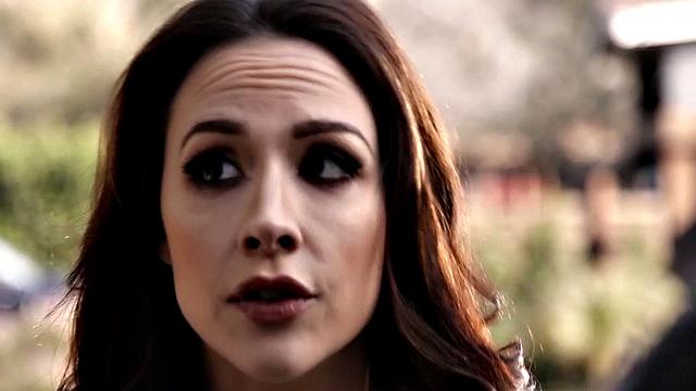 изменщица отсасывает любовнику и получает жесткий трах