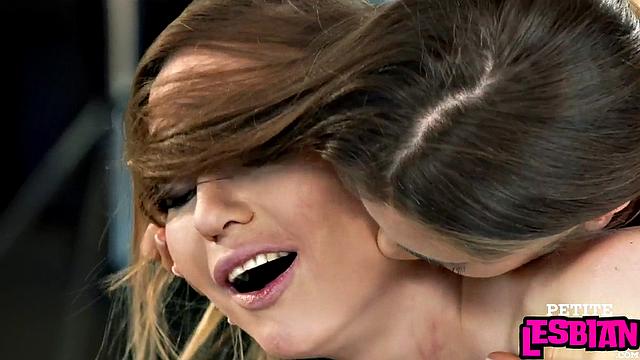 Cute 21yo lesbos fingering in 3some