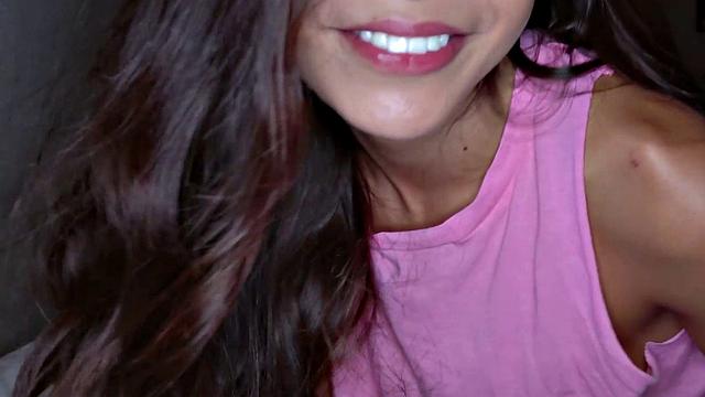 Вина Скай страстно скачет на члене в моей кровати