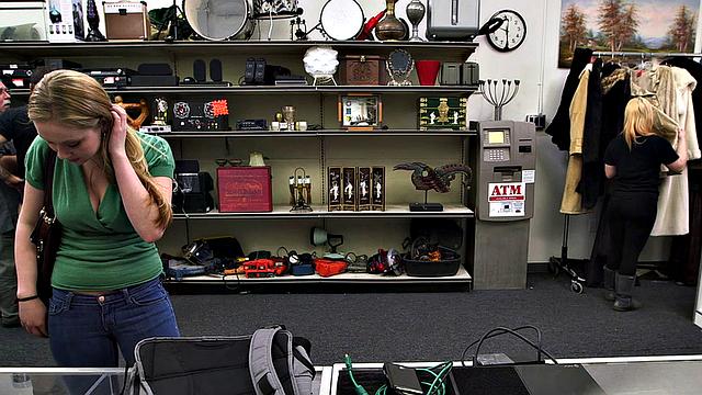 Pawnshop amateur babe banged in office after sucking