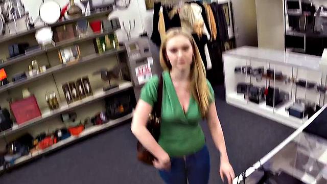 Pawnshop amateur babe banged in office after sucking