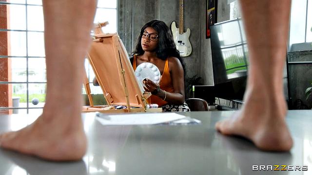 Амари Энн лепит член, но не выдерживает и сосет у ДжМака в гостиной, потом садится на него и трахается до оргазма.