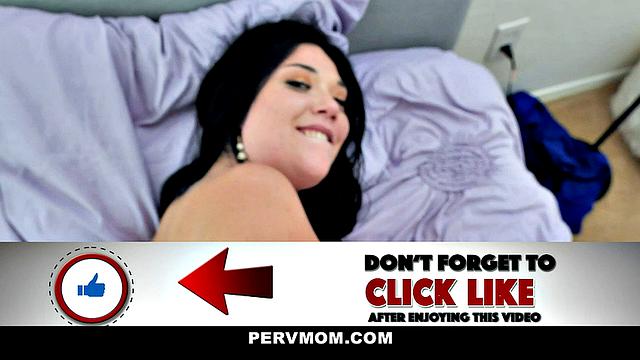 Shaving a MILF's Bush