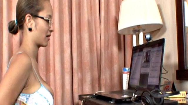 Sexy teen solo masturbates