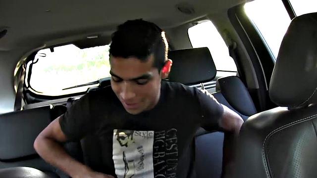 джексон уайлд дрочит здоровый член и кончает мощно