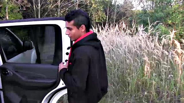 джексон уайлд дрочит здоровый член и кончает мощно