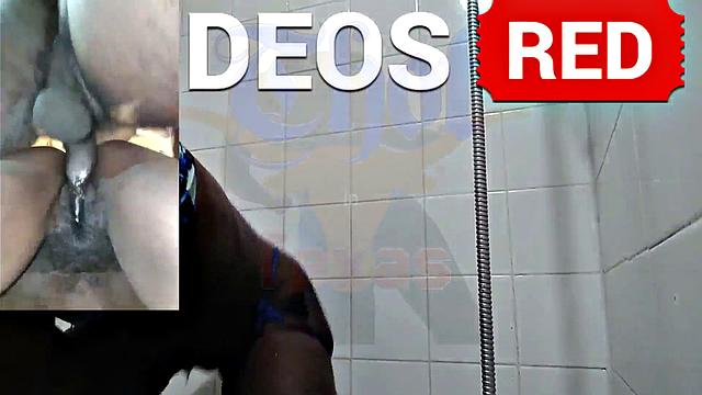 американская милфа трахается с черной подругой в душе