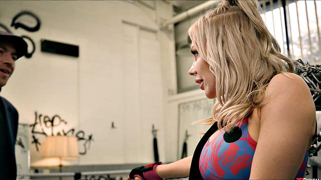 звезда mma дерётся не только на ринге - её задница тоже в игре