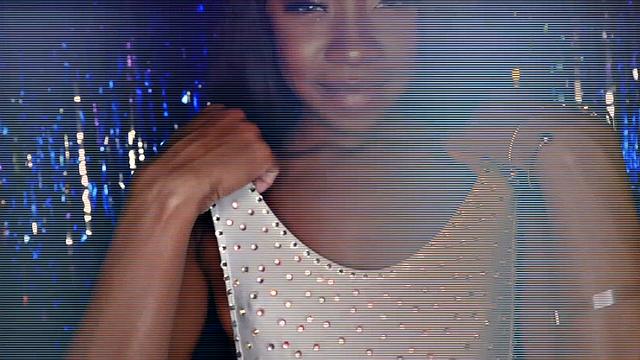 Вайолет Майерс дрочит грудью и получает двойной залив