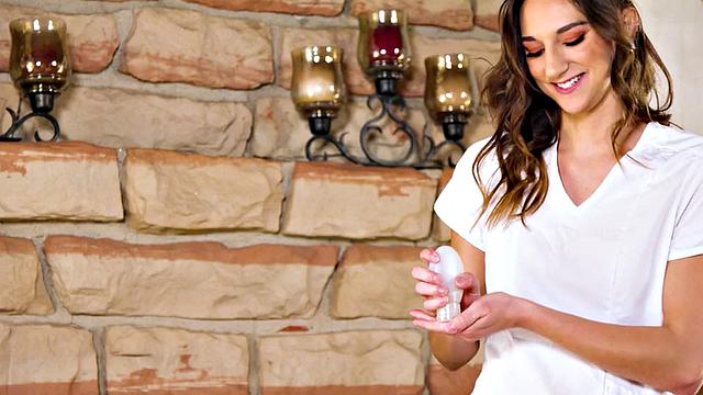 Sweetheart pussyeaten by masseuse