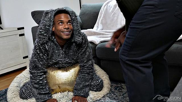 мускулистый папик раздвигает аппетитного спортсмена