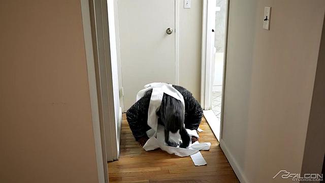 Men's Briefs, Scene #03