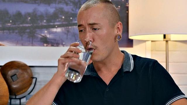 Facesitting babe with small boobs nailed in 3some