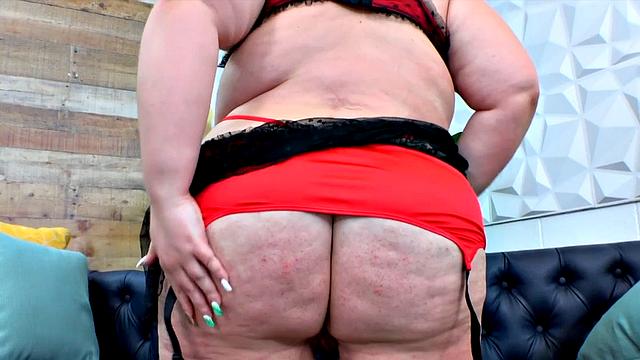 BBW Mary Double Teams Her Pussy With Toys