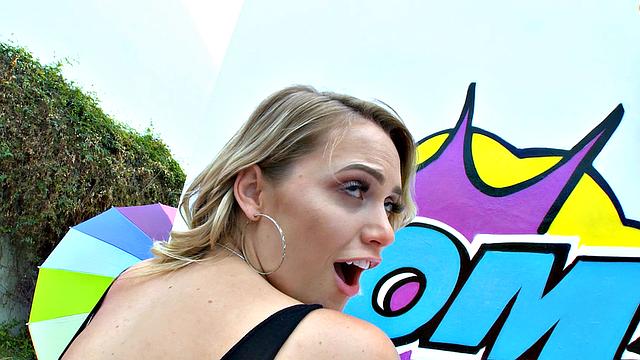 Watch Mia's Juicy Bubble Butt Get Split Open