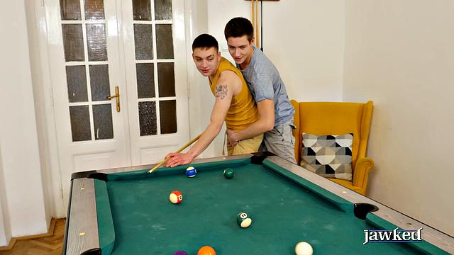 Джейсон Невин трахает Карла Стивенса