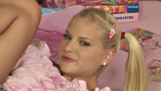 Young Kimmy in solo fingering scene