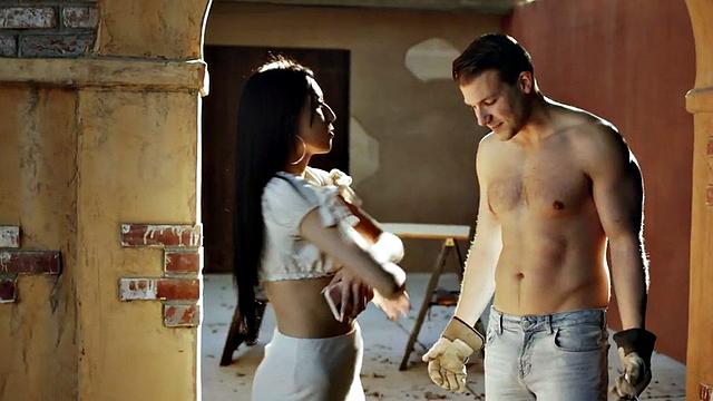 Petite cockhungry stepsis gets smashed outdoors