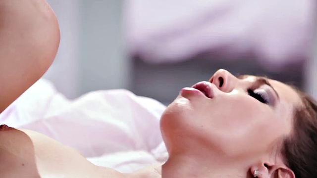 Squirting nympho dykes make wet pussies while scissoring