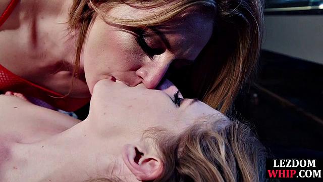 Electrosex lezdom scissoring