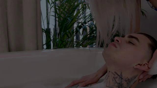 One Hot Bath - S43:E5