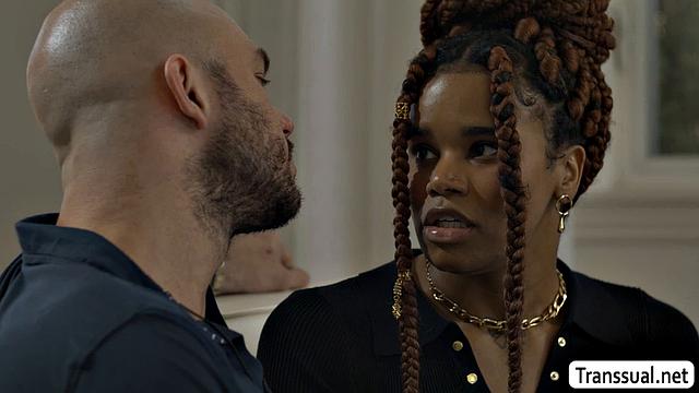 Жаркая траха с новой транской соседкой с роскошной жопой, страсть до крика!